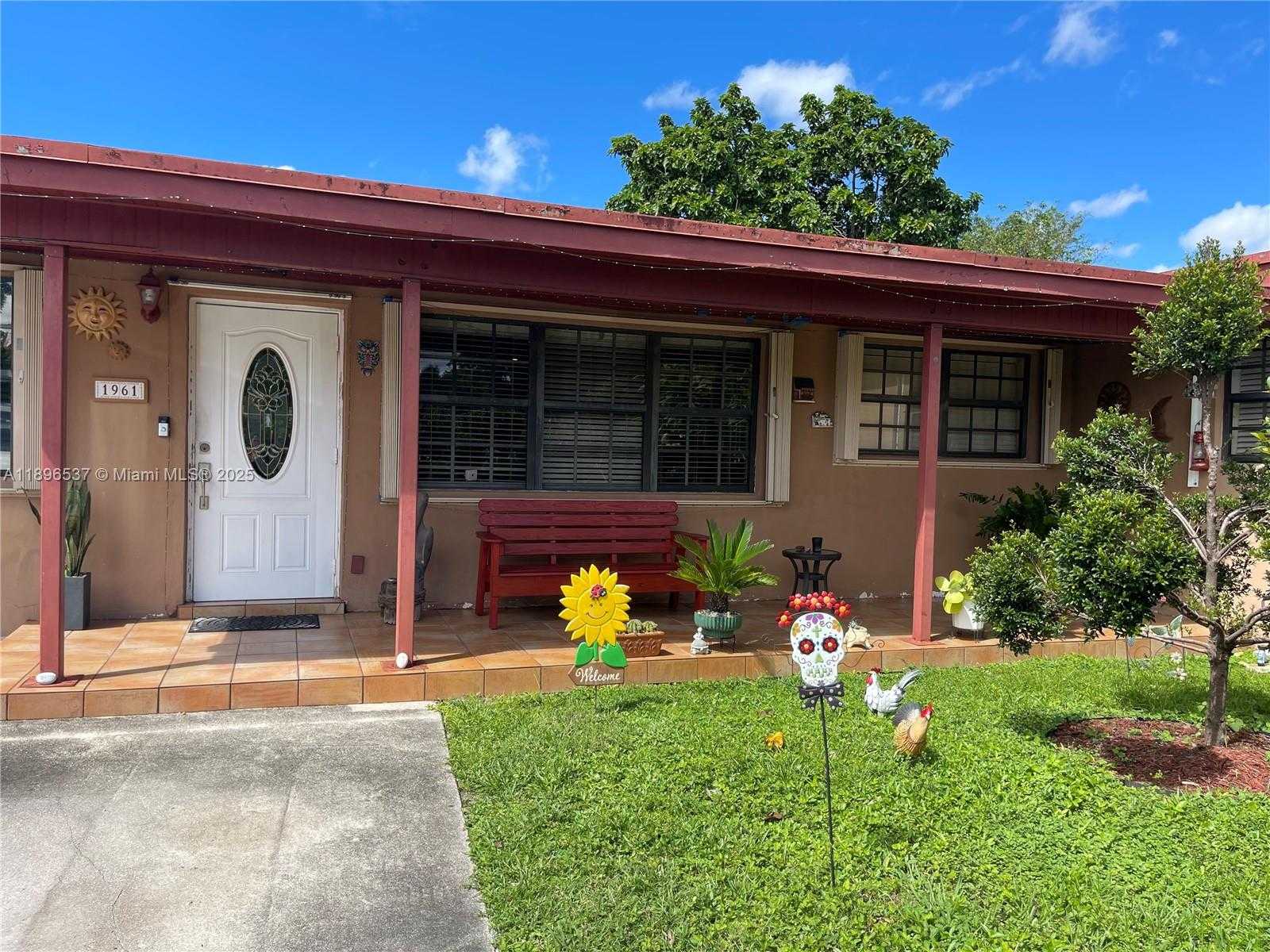 Small Image of 1961 36 AVENUE, Fort Lauderdale Number 2
