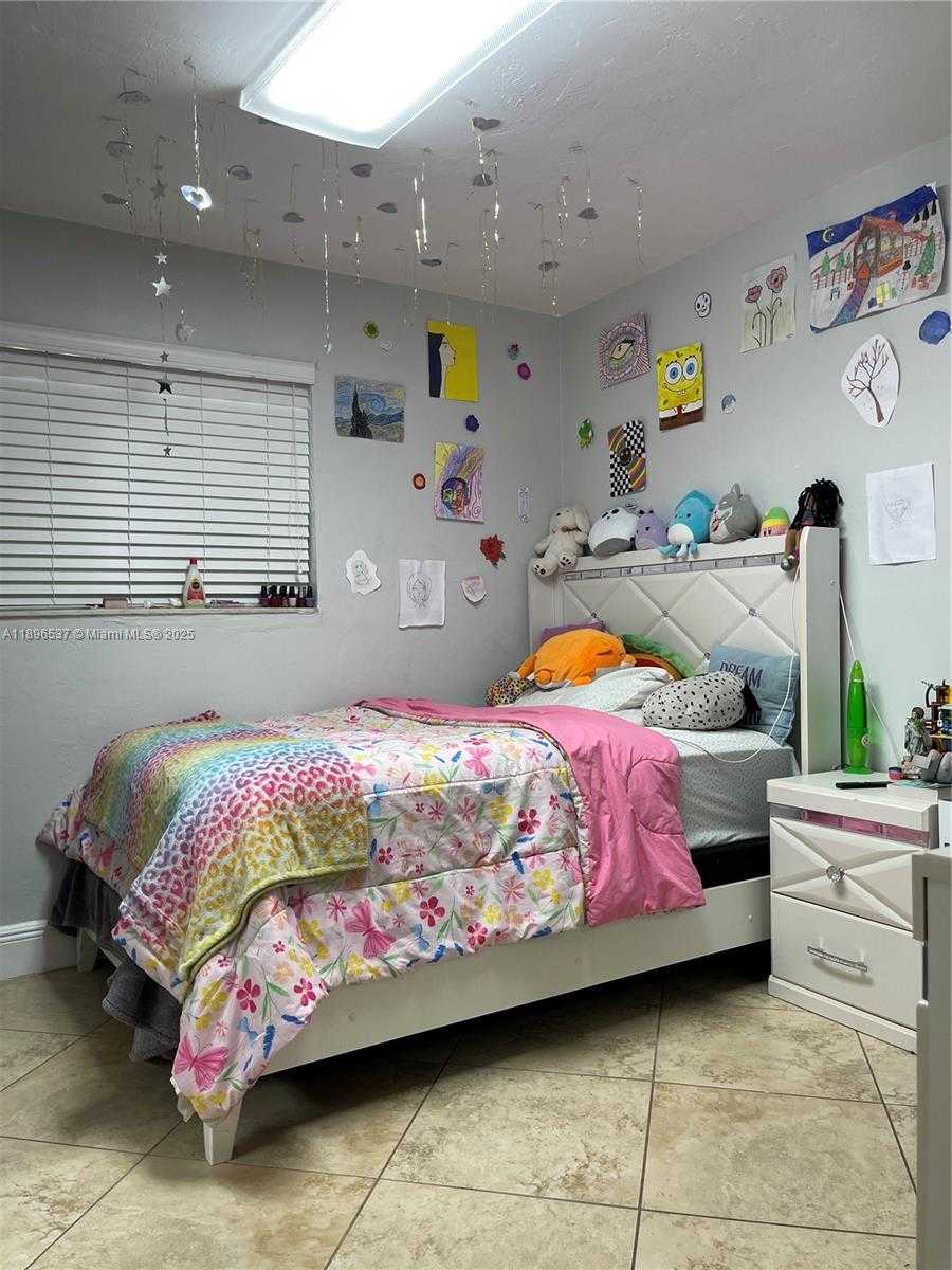 Small Image of 1961 36 AVENUE, Fort Lauderdale Number 21