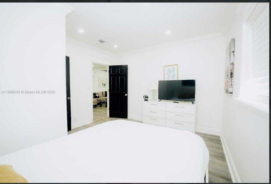 Small Image of 867 NORTH WEST 4TH AVE, Homestead Number 11