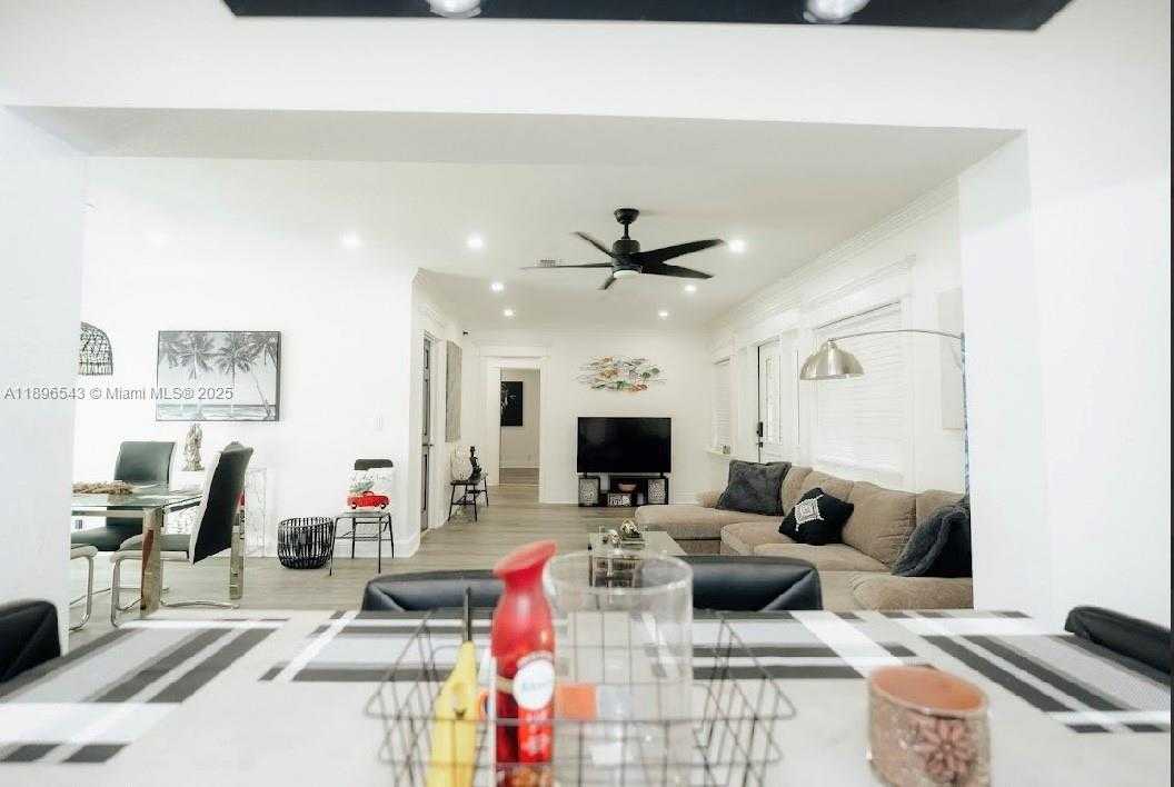 Small Image of 867 NORTH WEST 4TH AVE, Homestead Number 4