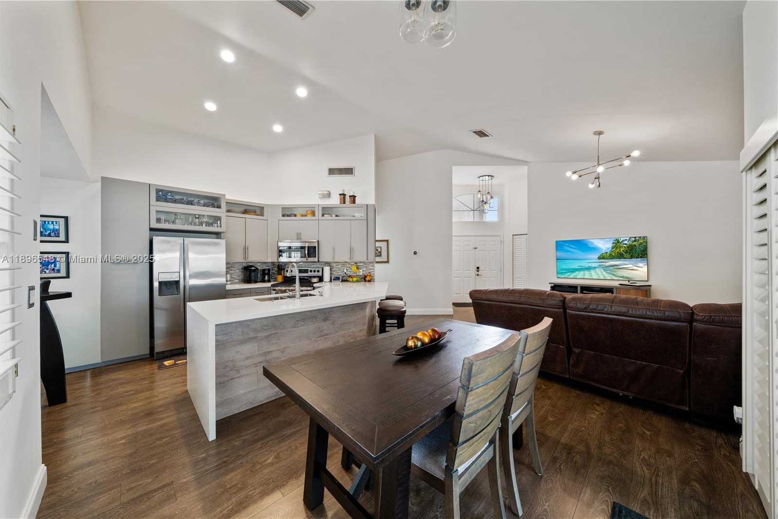 Small Image of 366 BEDFORD AVE, Weston Number 10