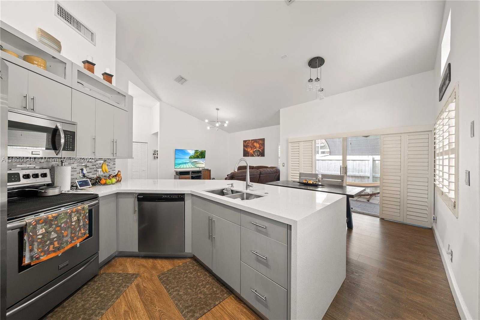 Small Image of 366 BEDFORD AVE, Weston Number 12