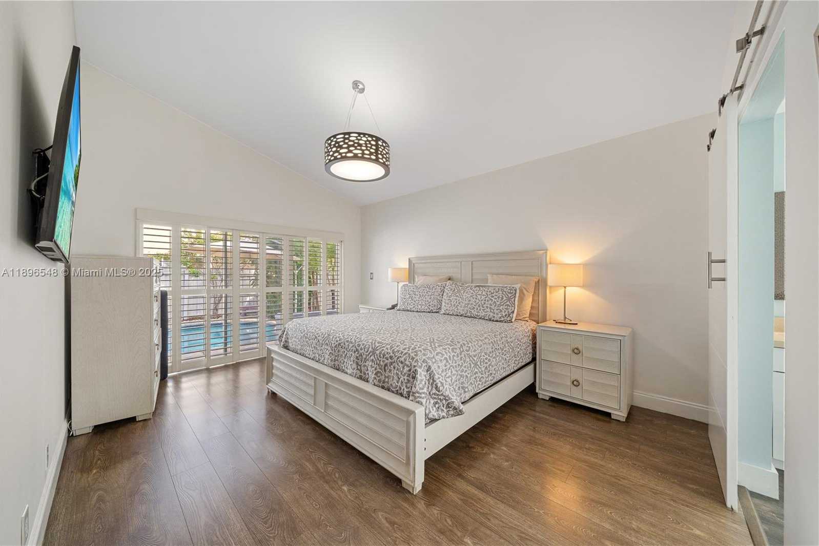 Small Image of 366 BEDFORD AVE, Weston Number 13