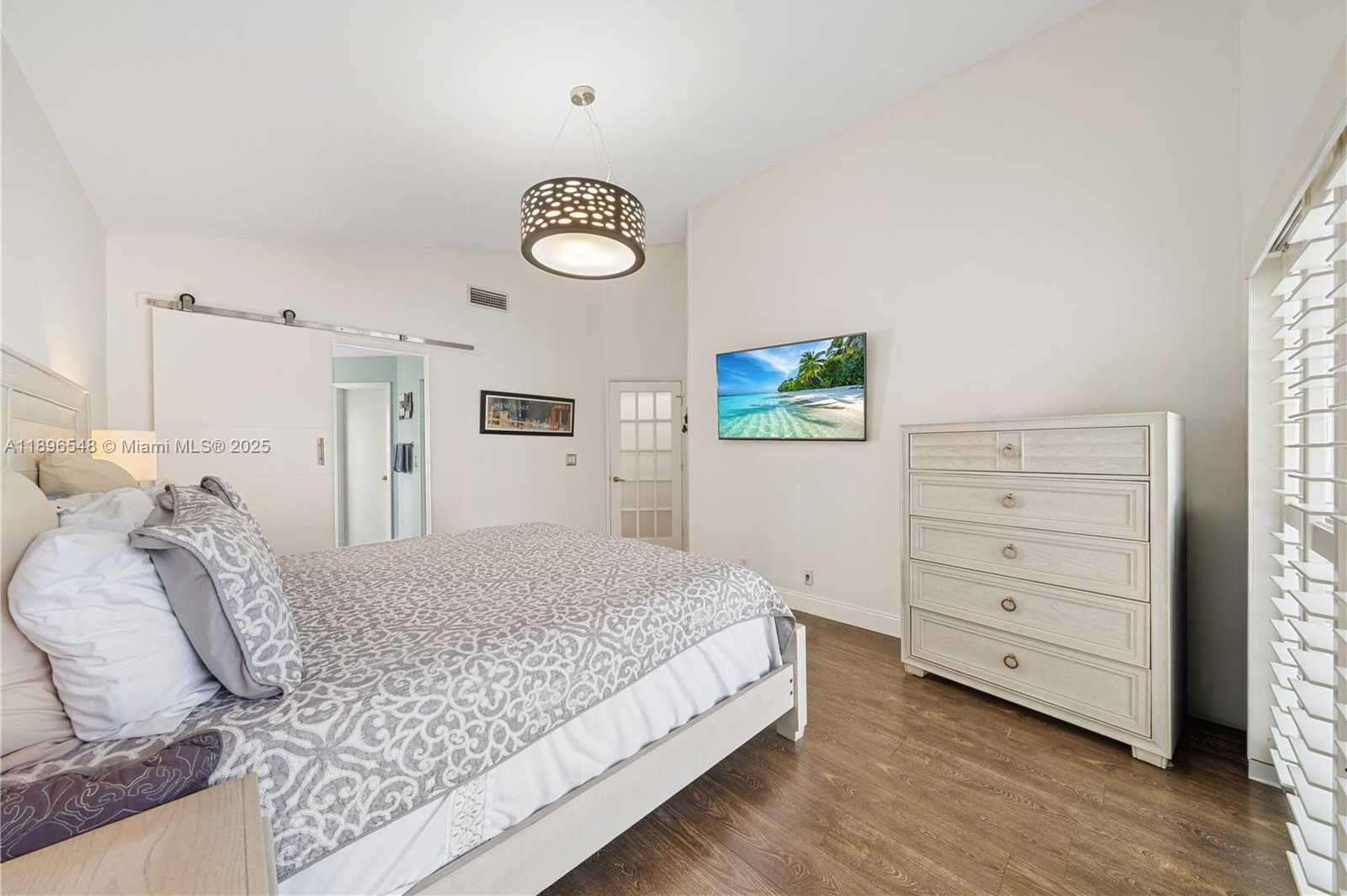 Small Image of 366 BEDFORD AVE, Weston Number 14