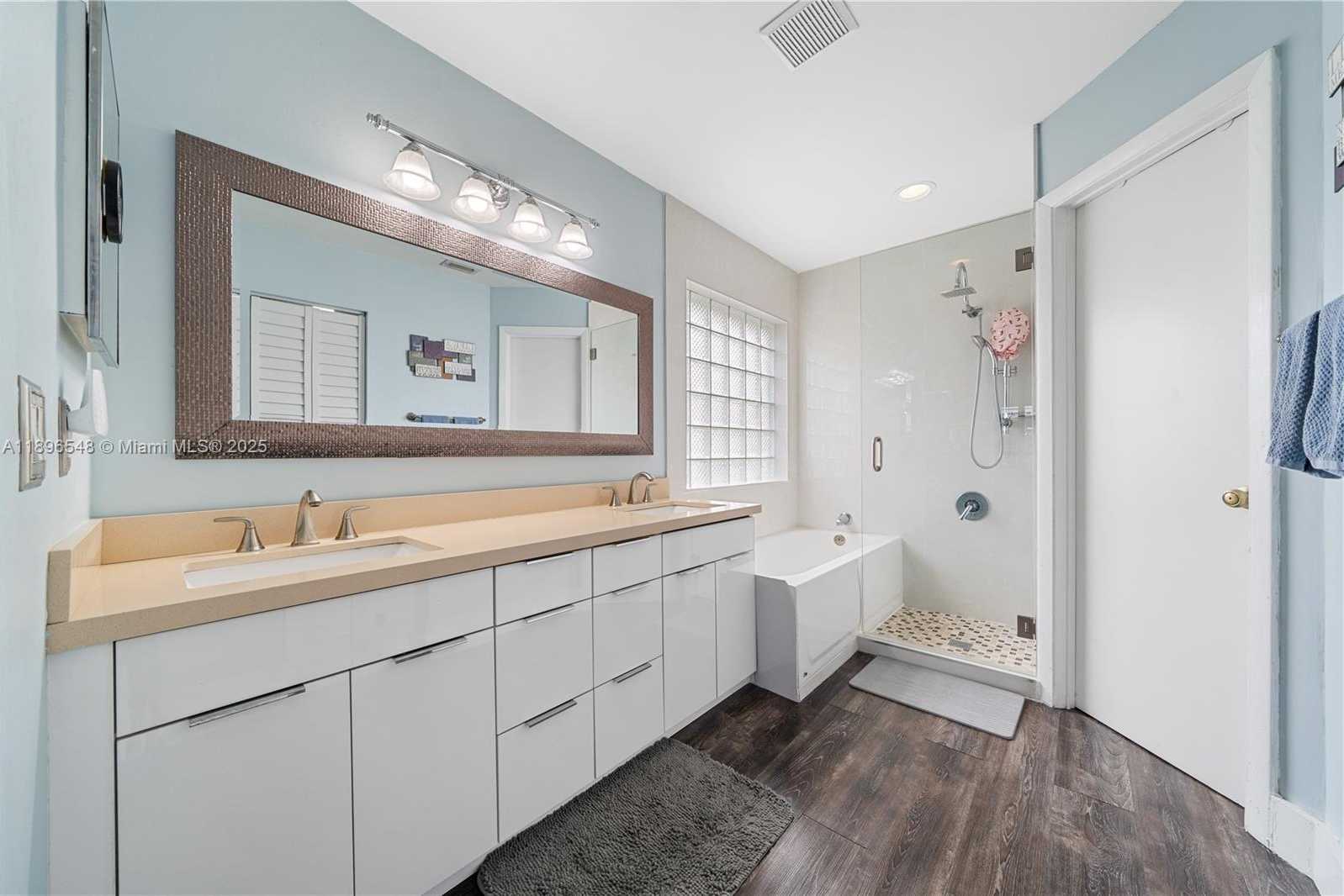 Small Image of 366 BEDFORD AVE, Weston Number 15