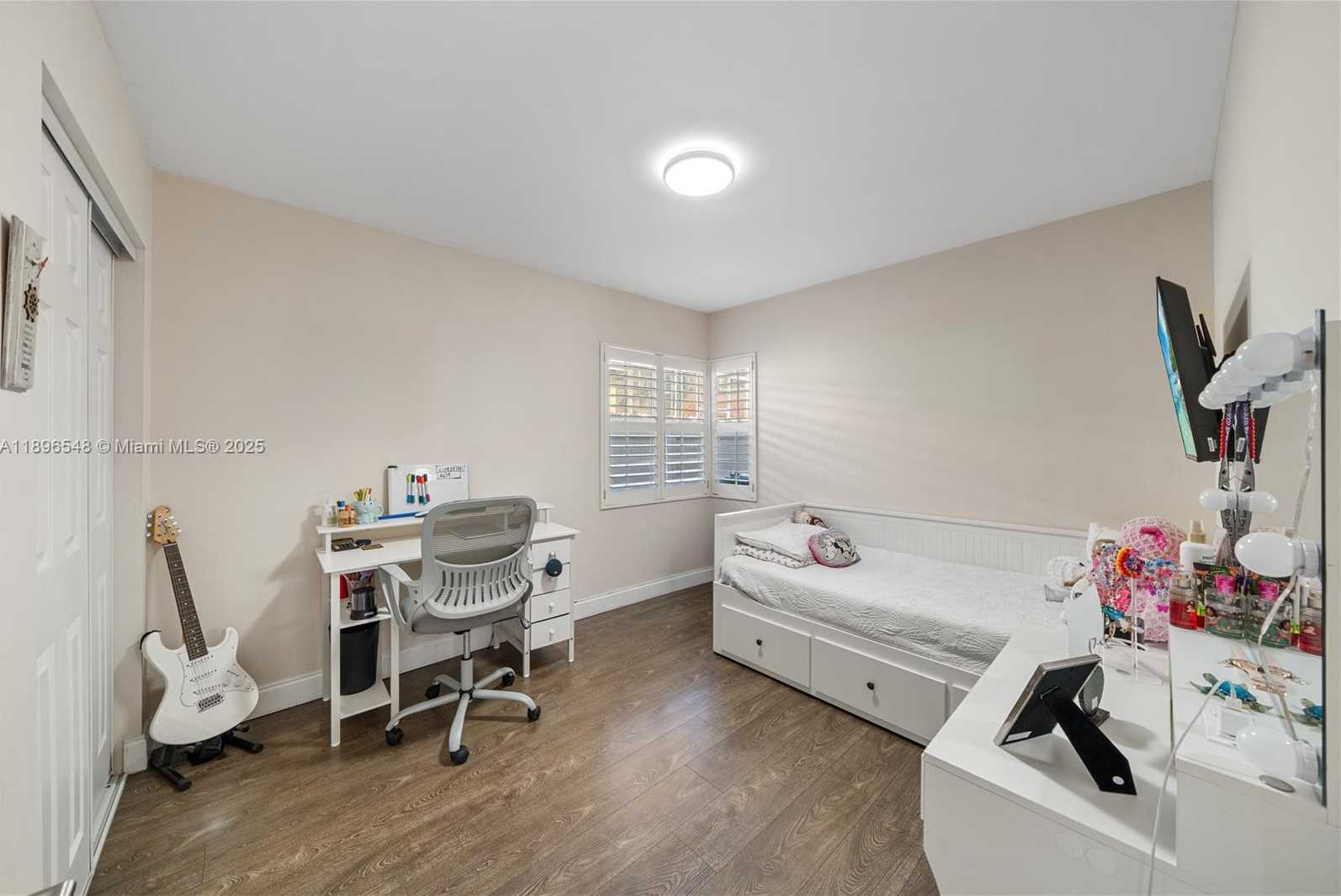 Small Image of 366 BEDFORD AVE, Weston Number 18