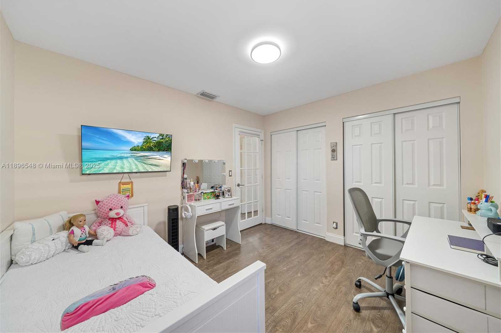 Small Image of 366 BEDFORD AVE, Weston Number 19