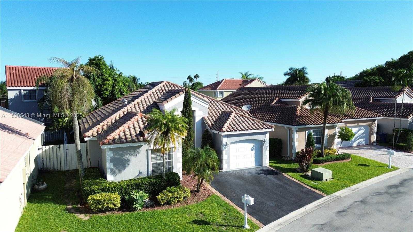 Small Image of 366 BEDFORD AVE, Weston Number 2