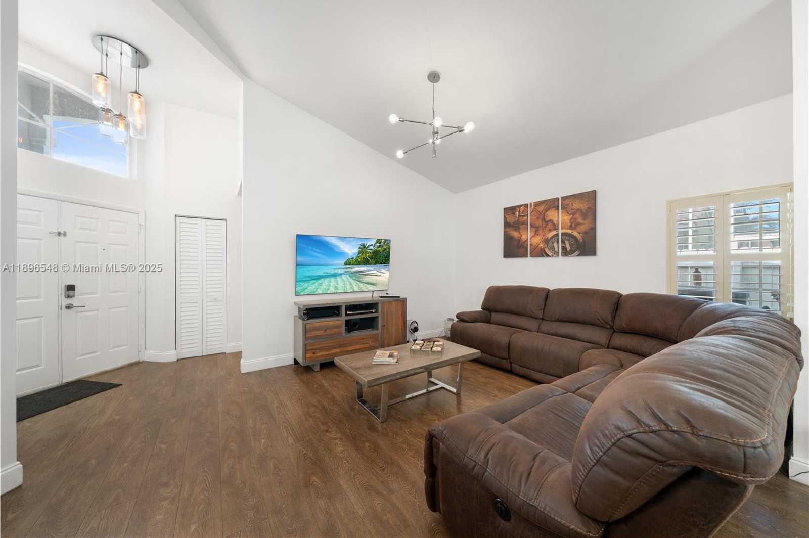 Small Image of 366 BEDFORD AVE, Weston Number 6