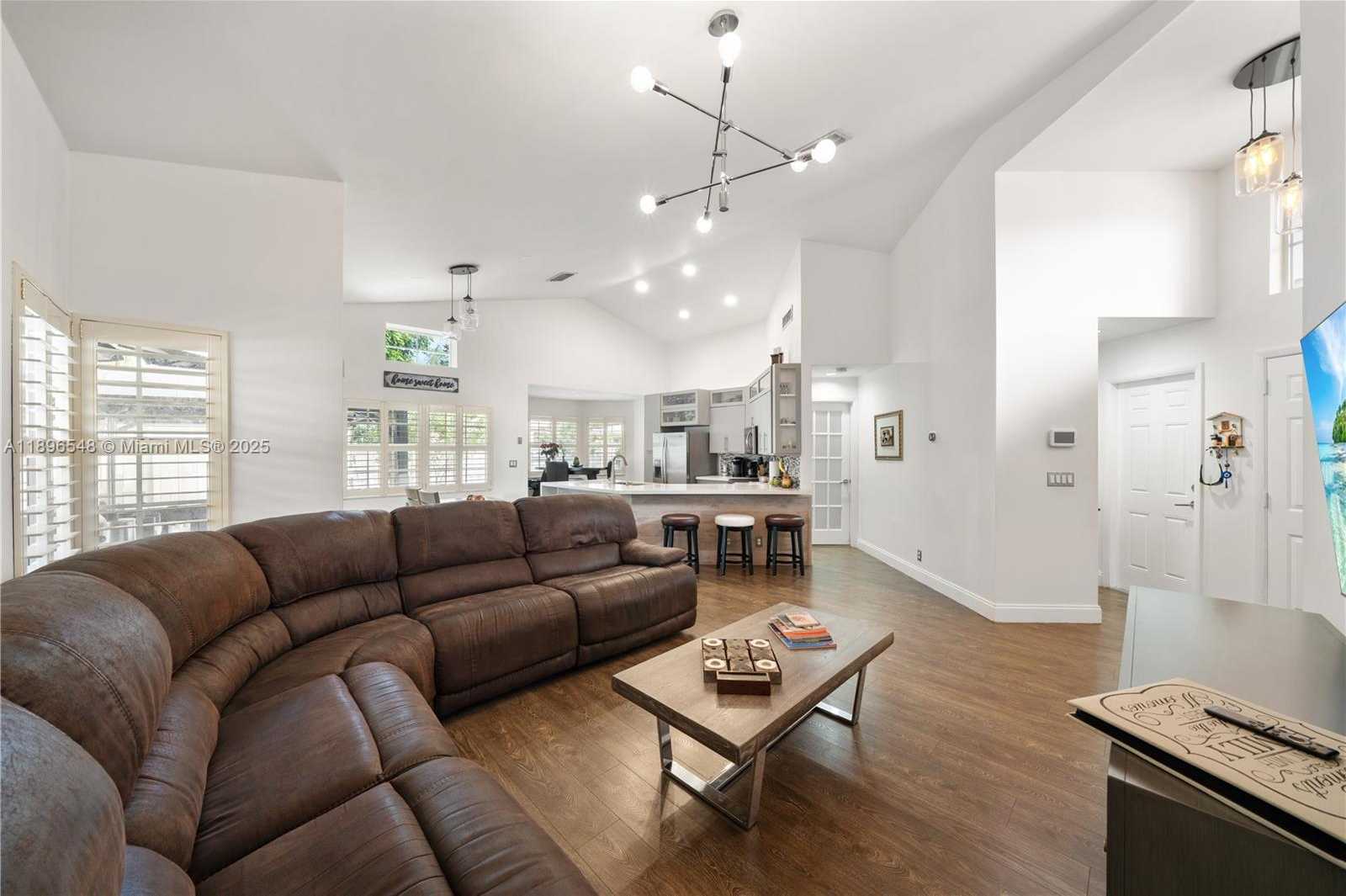 Small Image of 366 BEDFORD AVE, Weston Number 7