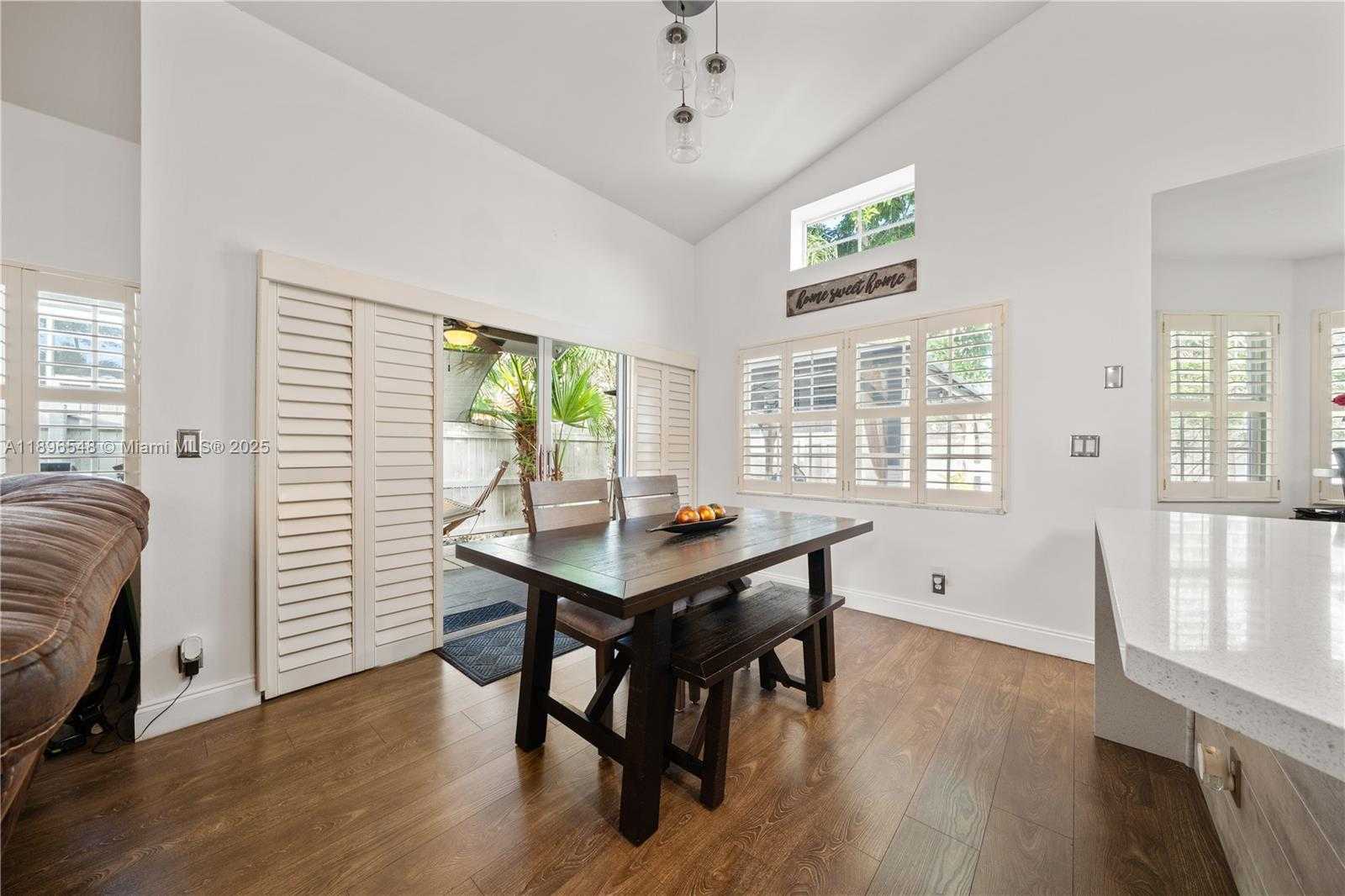 Small Image of 366 BEDFORD AVE, Weston Number 9