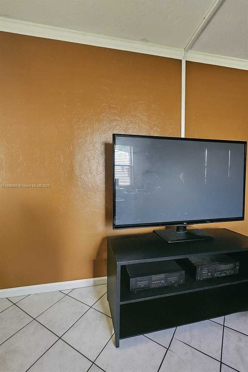 Small Image of 15770 NORTH WEST 17TH PL, Miami Gardens Number 13