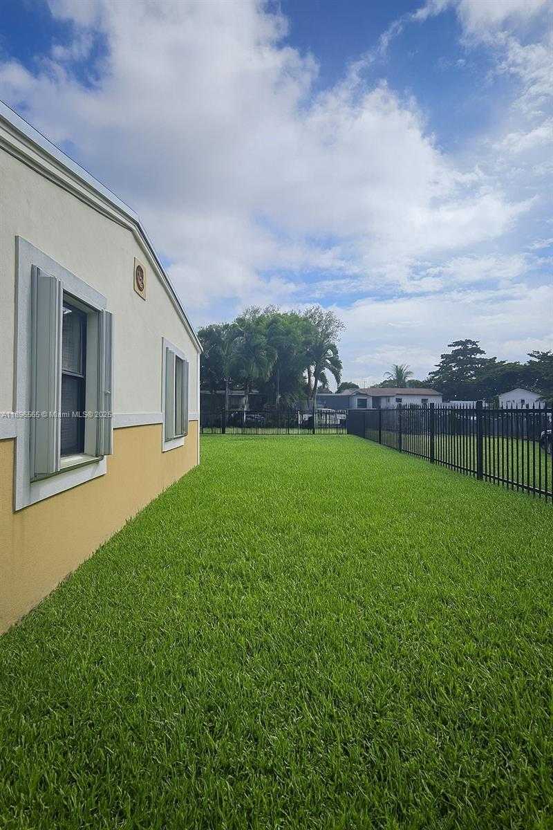 Small Image of 15770 NORTH WEST 17TH PL, Miami Gardens Number 3