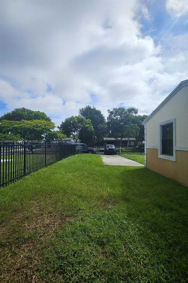 Small Image of 15770 NORTH WEST 17TH PL, Miami Gardens Number 4