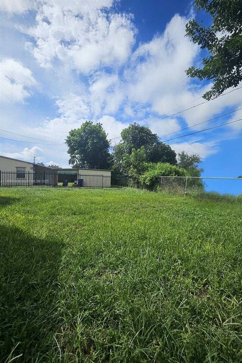Small Image of 15770 NORTH WEST 17TH PL, Miami Gardens Number 5