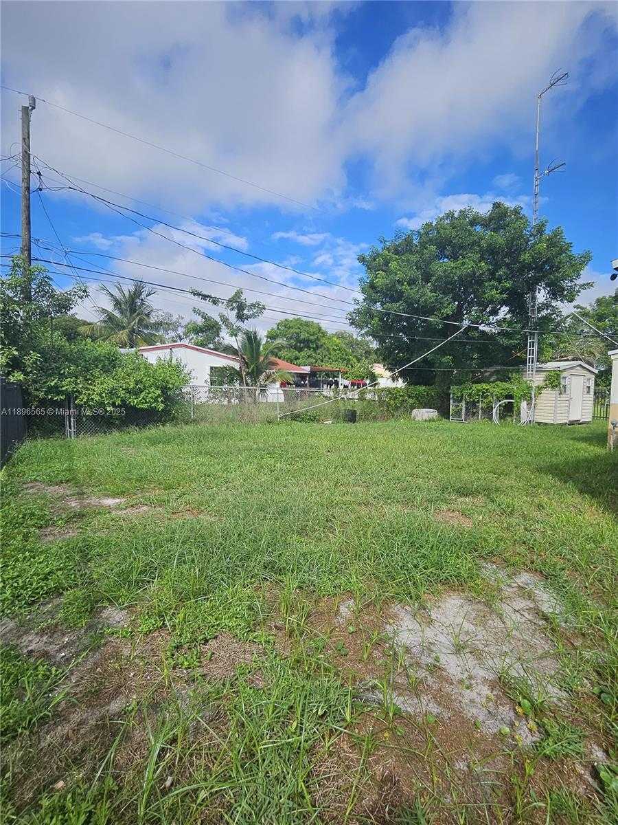 Small Image of 15770 NORTH WEST 17TH PL, Miami Gardens Number 8