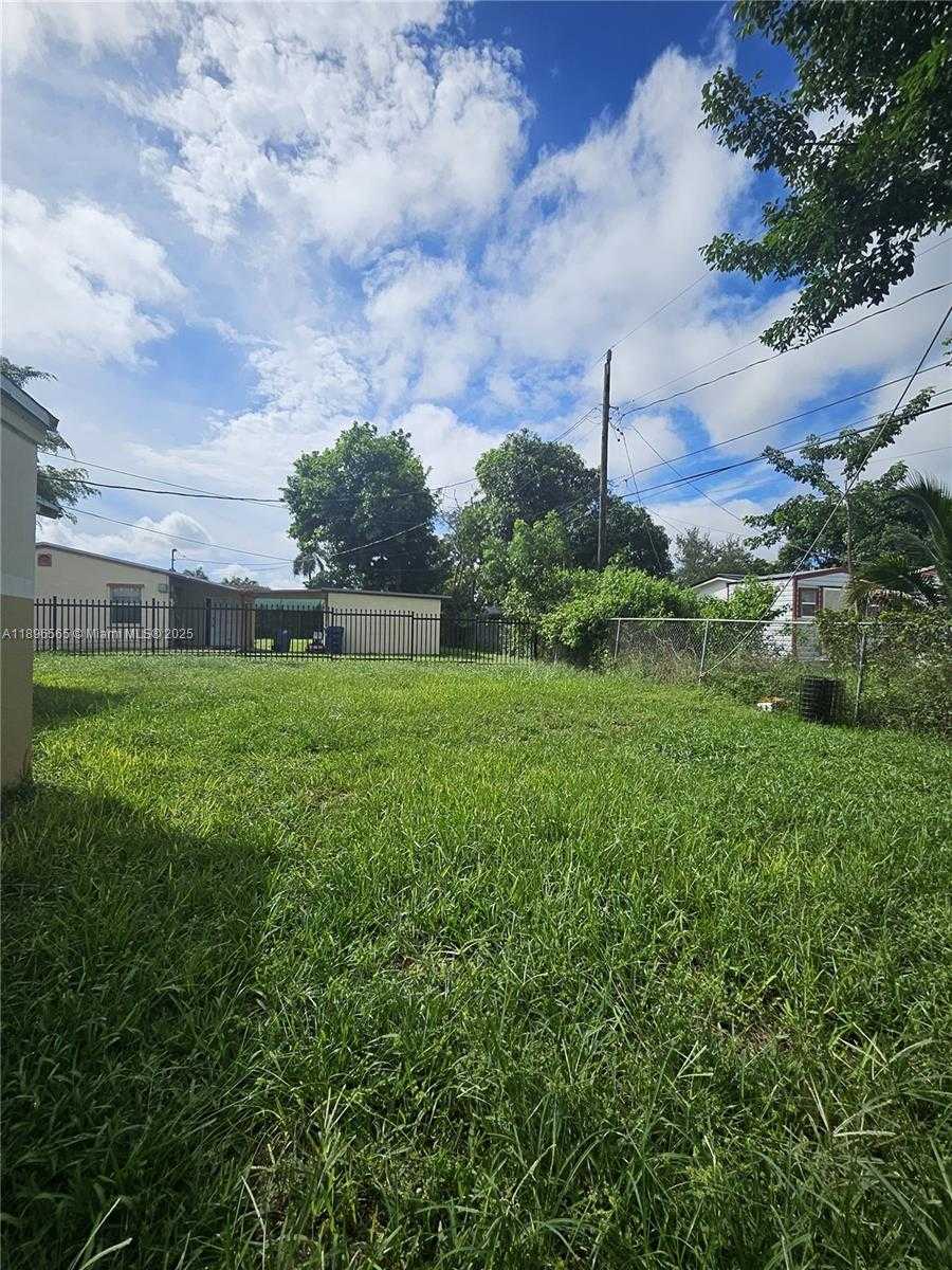 Small Image of 15770 NORTH WEST 17TH PL, Miami Gardens Number 9
