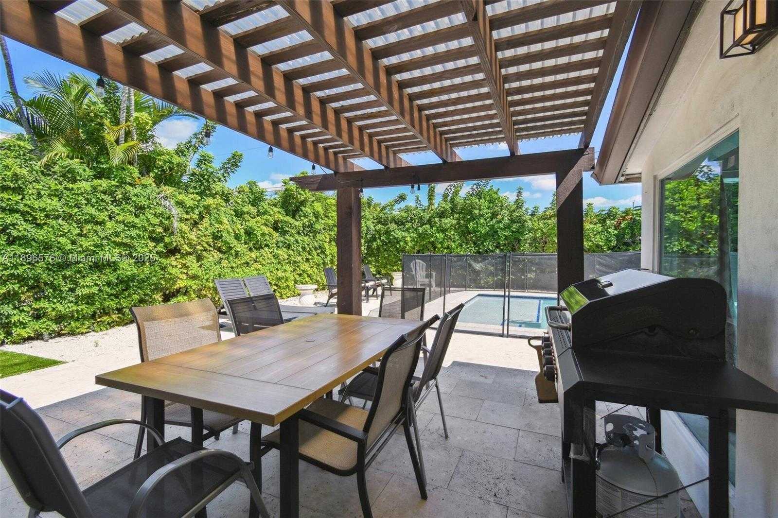 Small Image of 942 SOUTH EAST 13TH AVE, Deerfield Beach Number 10