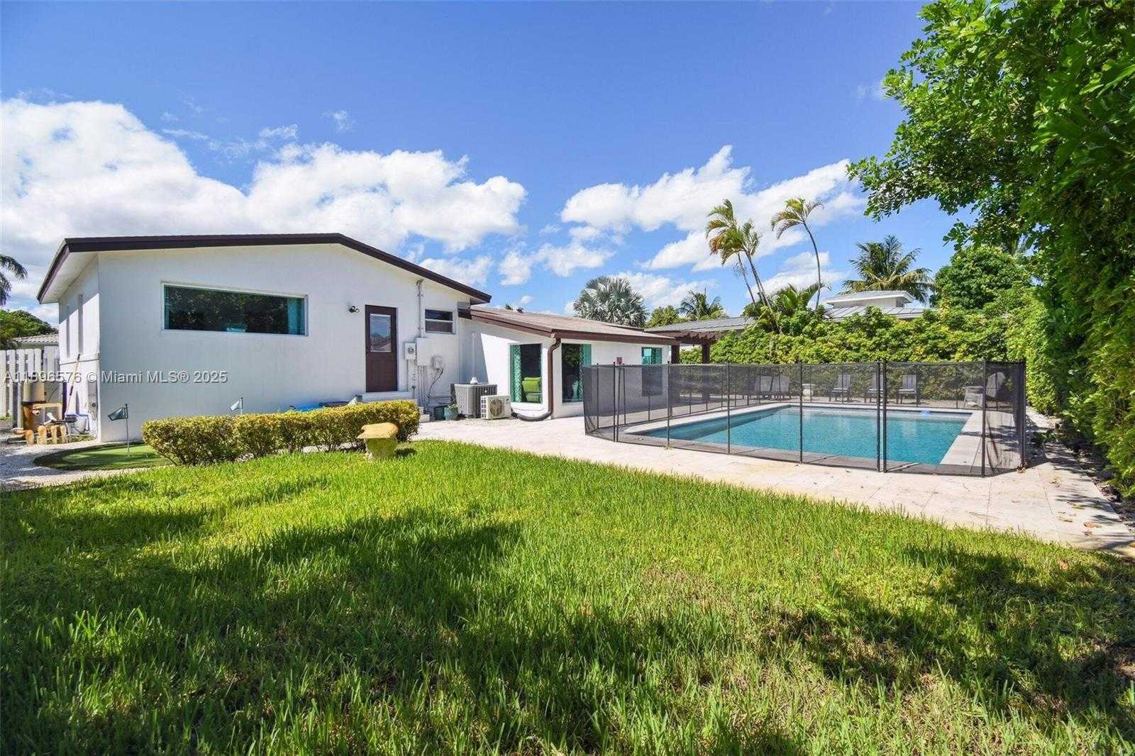 Small Image of 942 SOUTH EAST 13TH AVE, Deerfield Beach Number 12