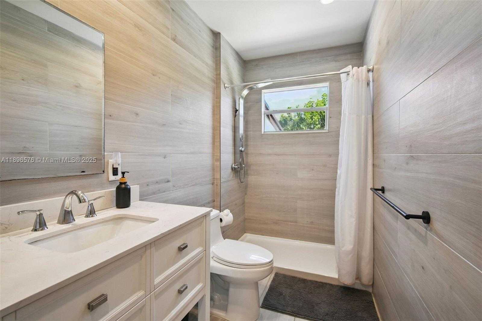 Small Image of 942 SOUTH EAST 13TH AVE, Deerfield Beach Number 15