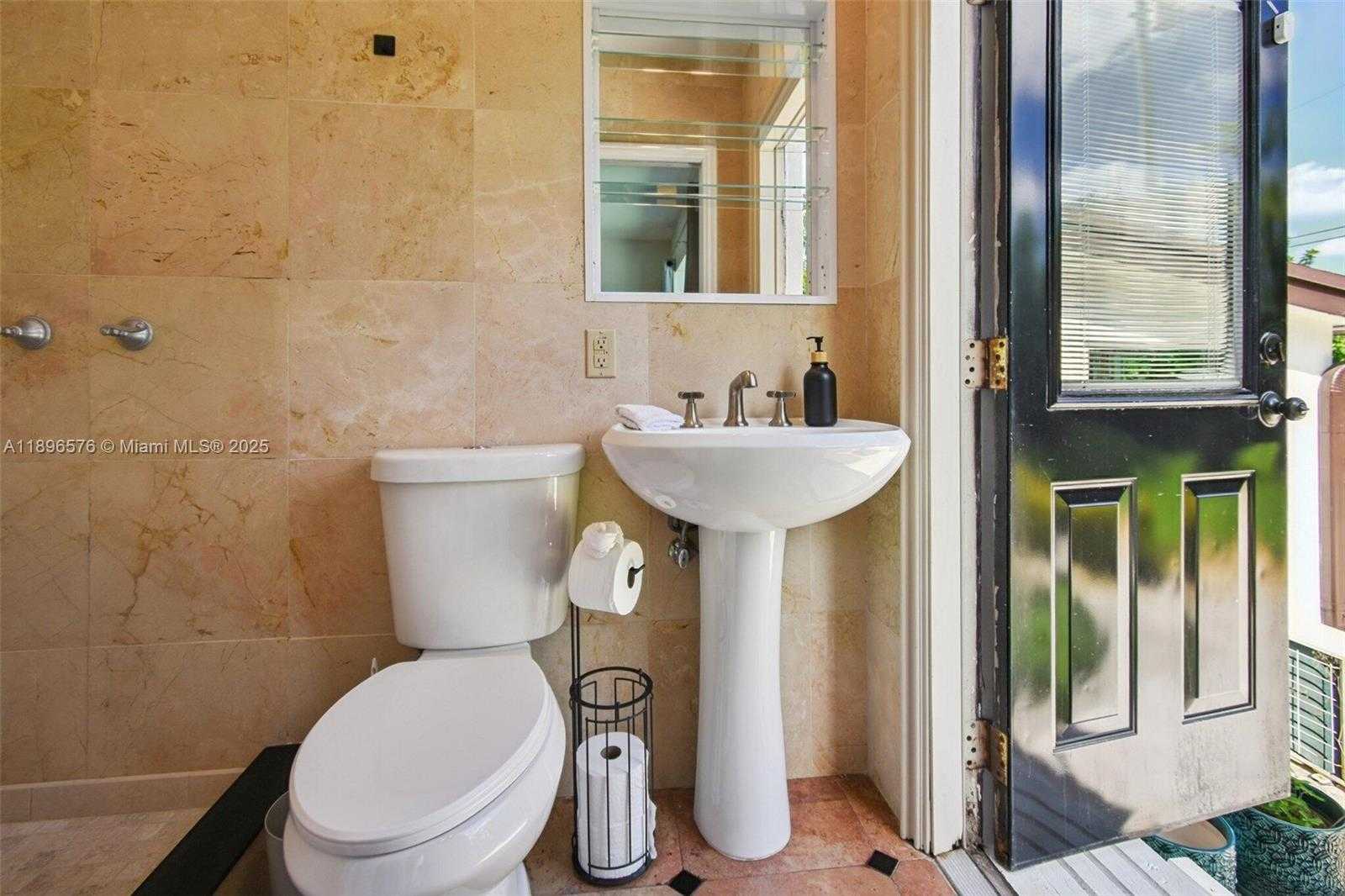 Small Image of 942 SOUTH EAST 13TH AVE, Deerfield Beach Number 19
