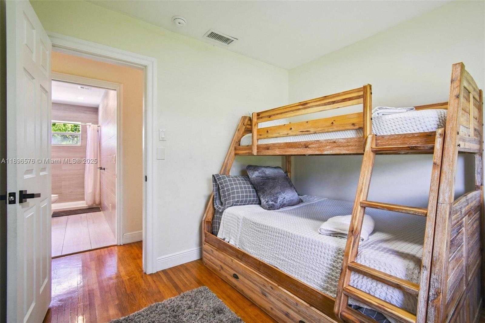 Small Image of 942 SOUTH EAST 13TH AVE, Deerfield Beach Number 23
