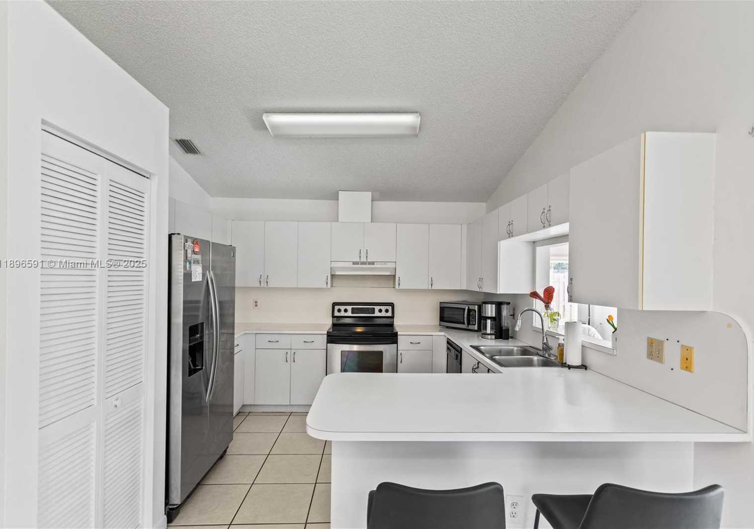 Small Image of 6090 NORTH WEST 179TH TER, Hialeah Number 10