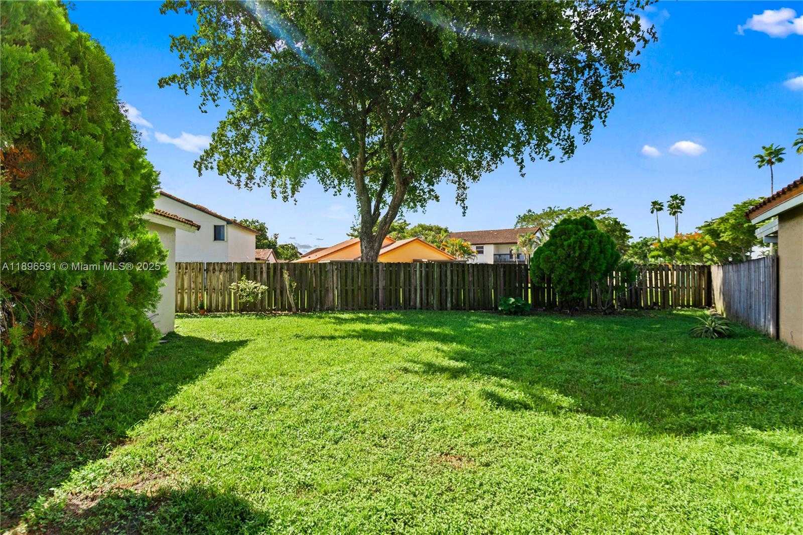 Small Image of 6090 NORTH WEST 179TH TER, Hialeah Number 23