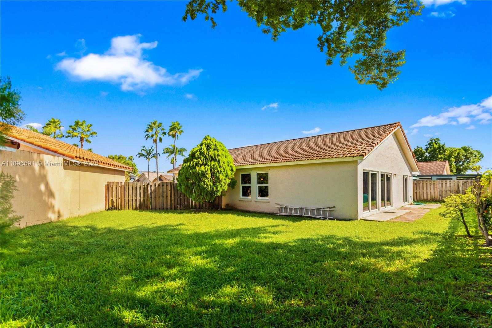 Small Image of 6090 NORTH WEST 179TH TER, Hialeah Number 24