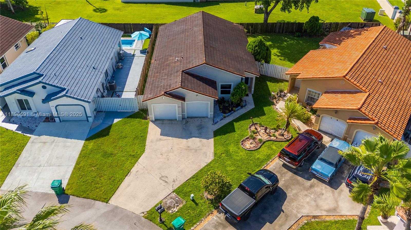 Small Image of 6090 NORTH WEST 179TH TER, Hialeah Number 25