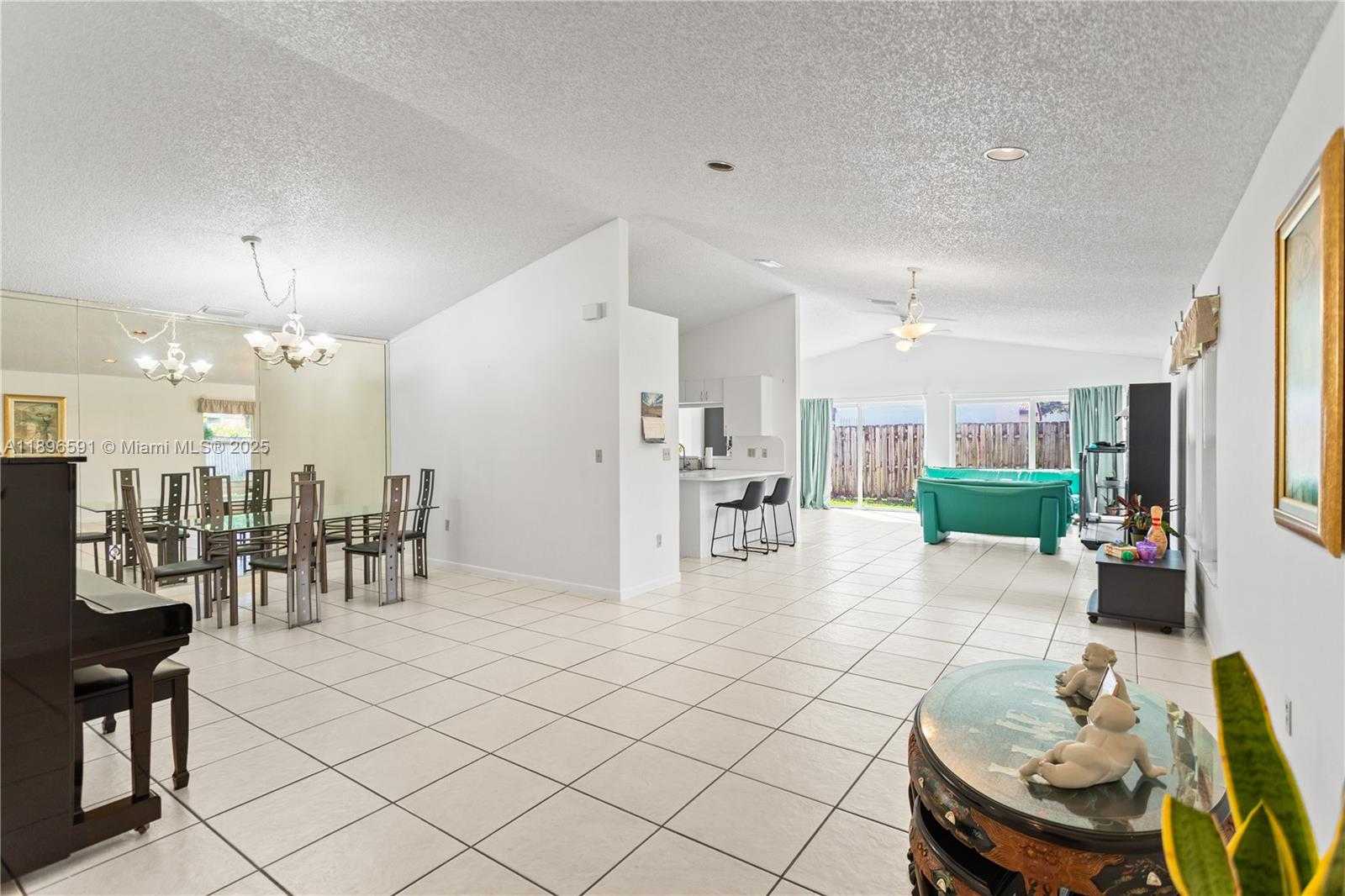 Small Image of 6090 NORTH WEST 179TH TER, Hialeah Number 3