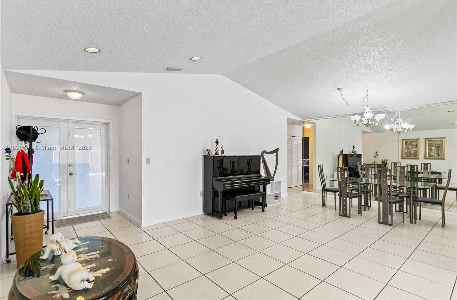 Small Image of 6090 NORTH WEST 179TH TER, Hialeah Number 4
