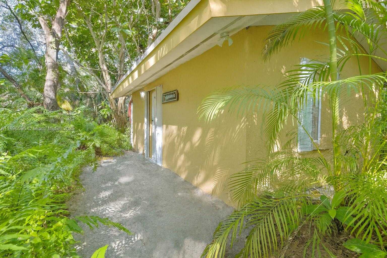 Small Image of 15000 OLD CUTLER RD, Palmetto Bay Number 19