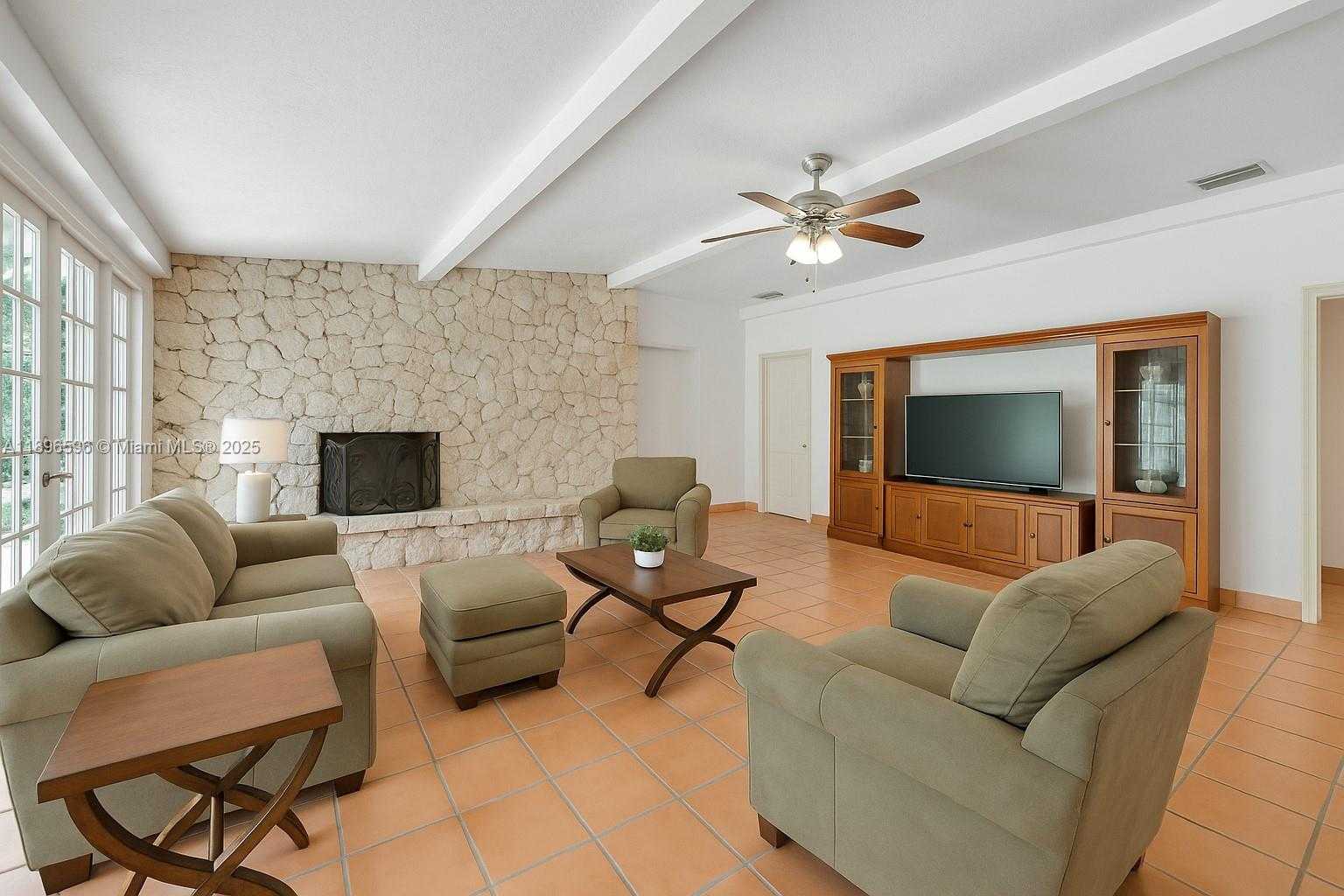 Small Image of 15000 OLD CUTLER RD, Palmetto Bay Number 4