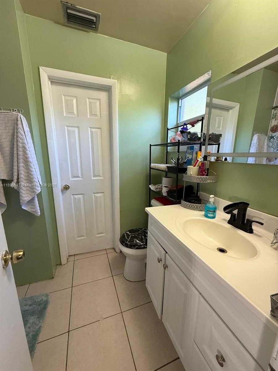 Small Image of 6922 SOUTH WEST 18TH CT, North Lauderdale Number 10