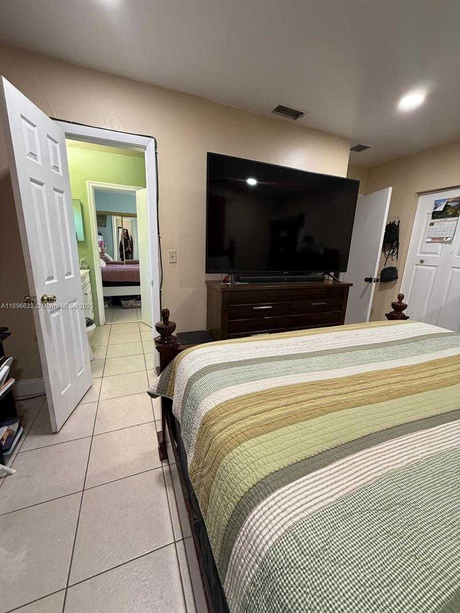 Small Image of 6922 SOUTH WEST 18TH CT, North Lauderdale Number 19