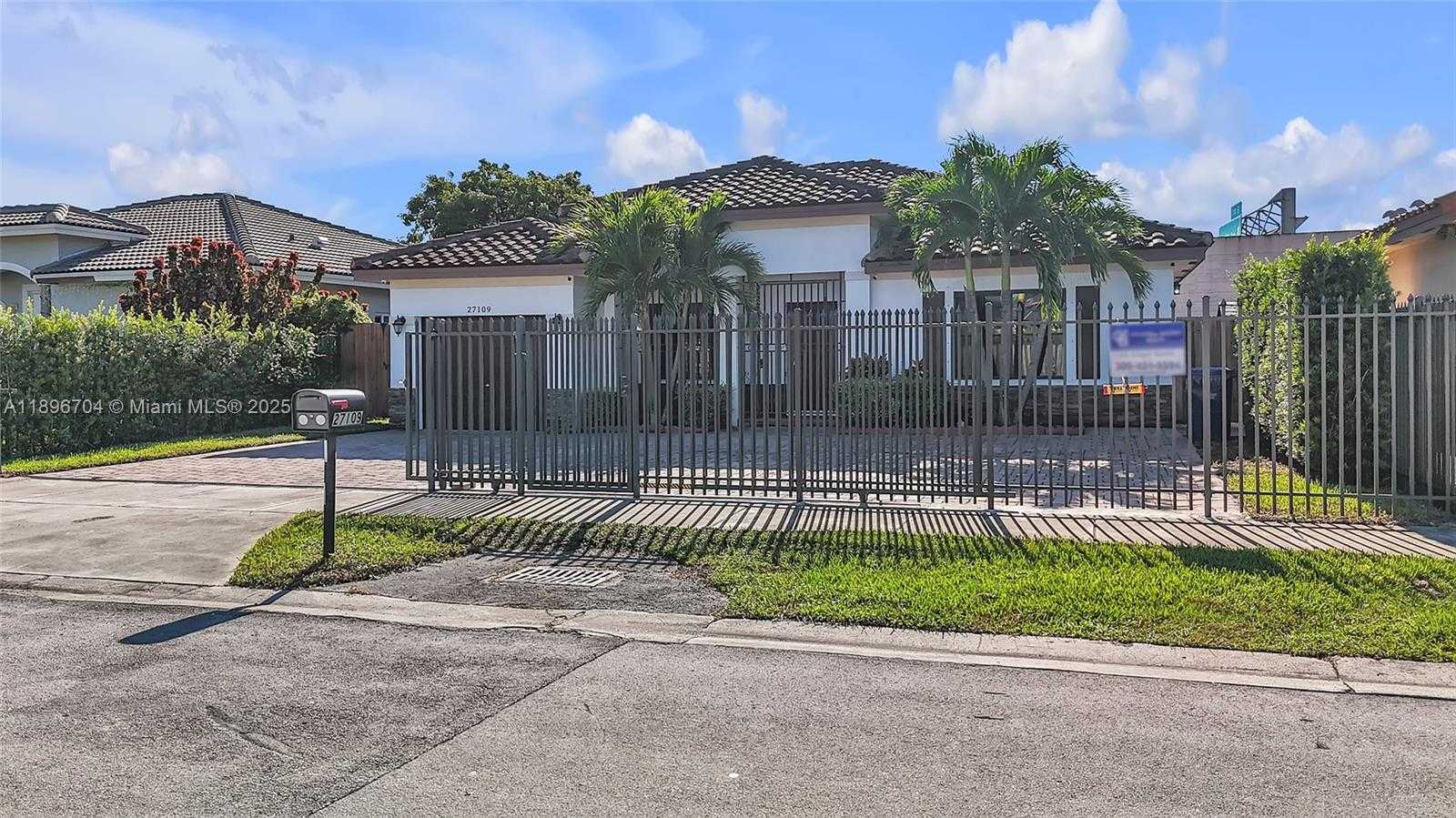 Small Image of 27109 SOUTH WEST 133RD CT, Homestead Number 2