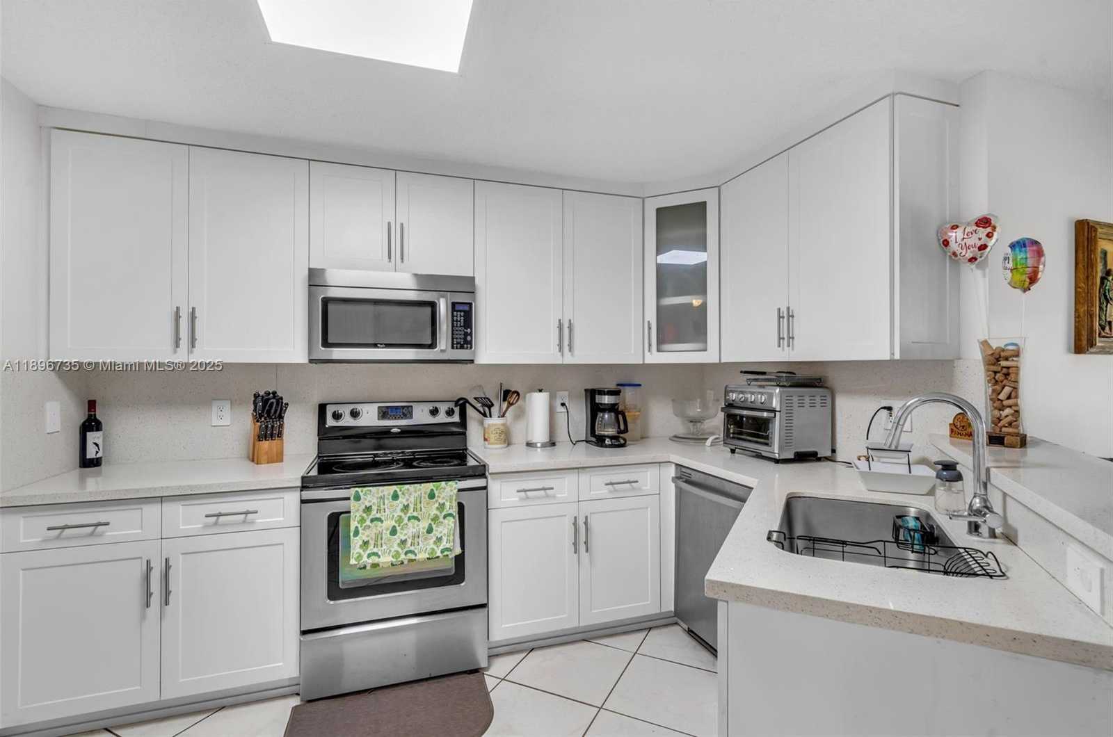 Small Image of 18536 NORTH WEST 56TH PL, Miami Gardens Number 11