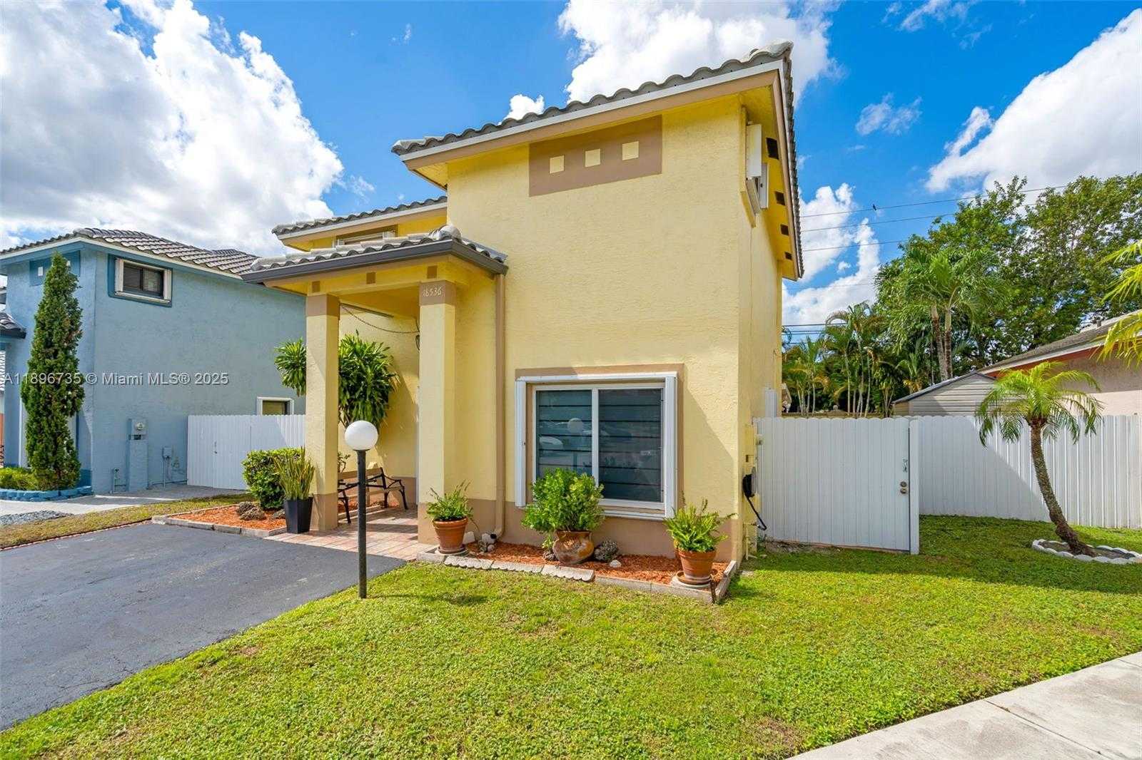 Small Image of 18536 NORTH WEST 56TH PL, Miami Gardens Number 3