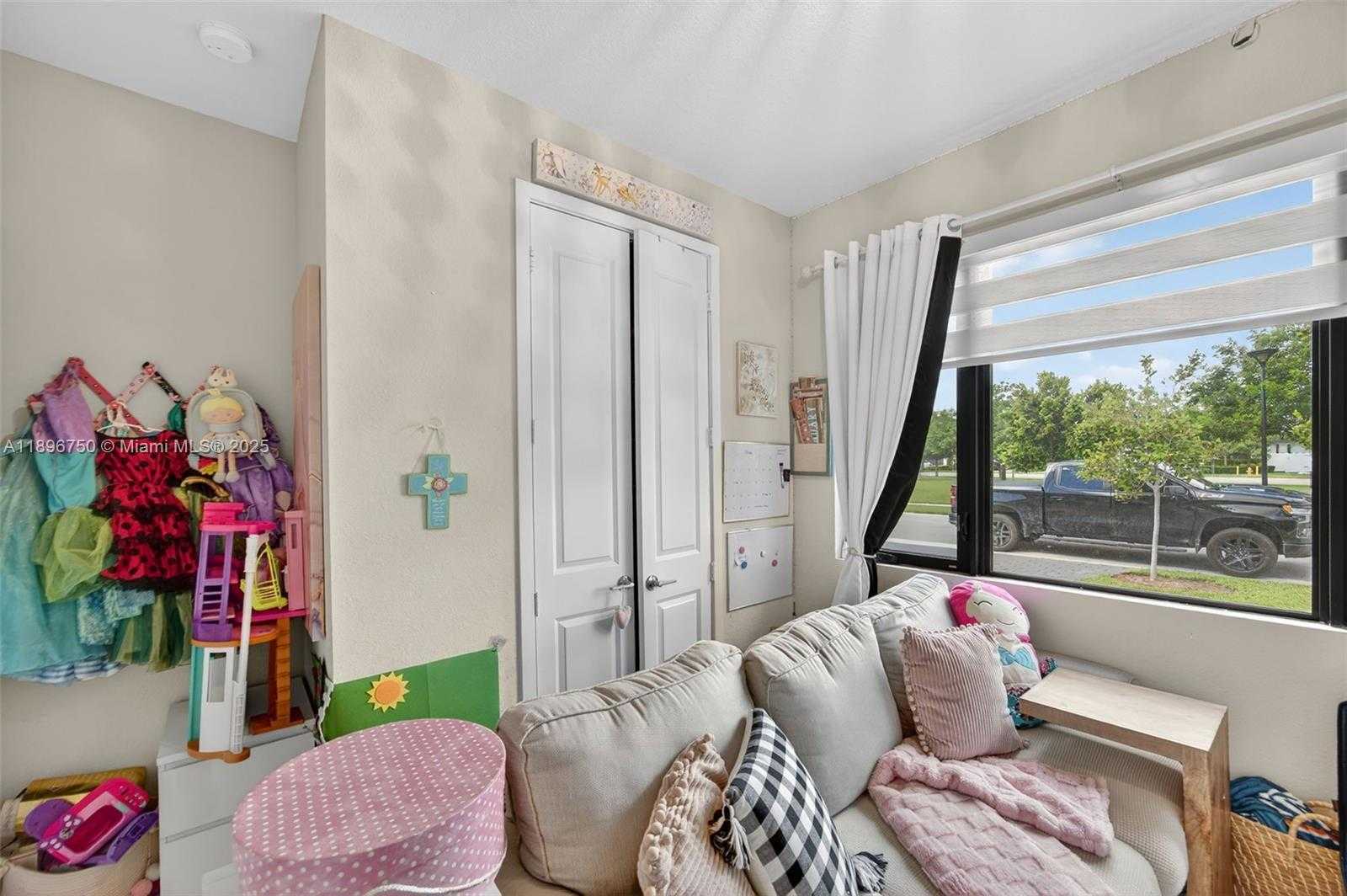 Small Image of 23351 SOUTH WEST 106TH PL, Homestead Number 16