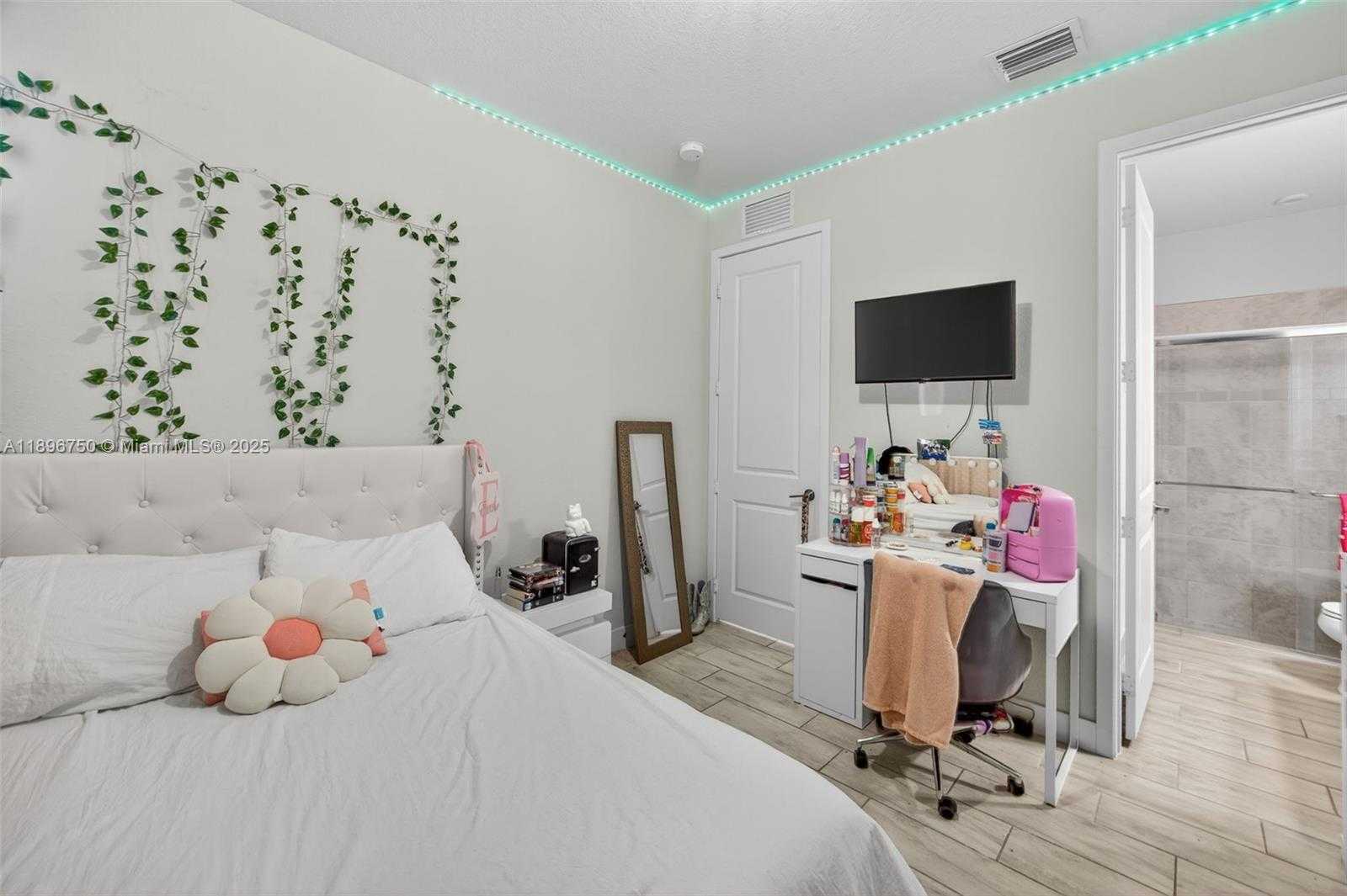 Small Image of 23351 SOUTH WEST 106TH PL, Homestead Number 25