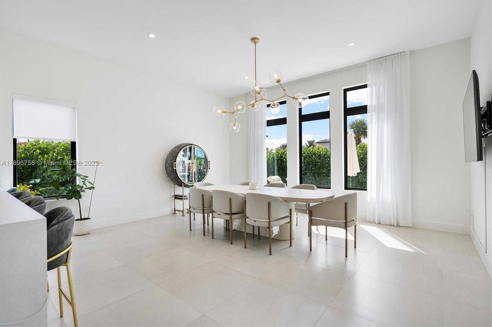 Small Image of 3502 NORTH ASHWOOD CIR N, Hollywood Number 11