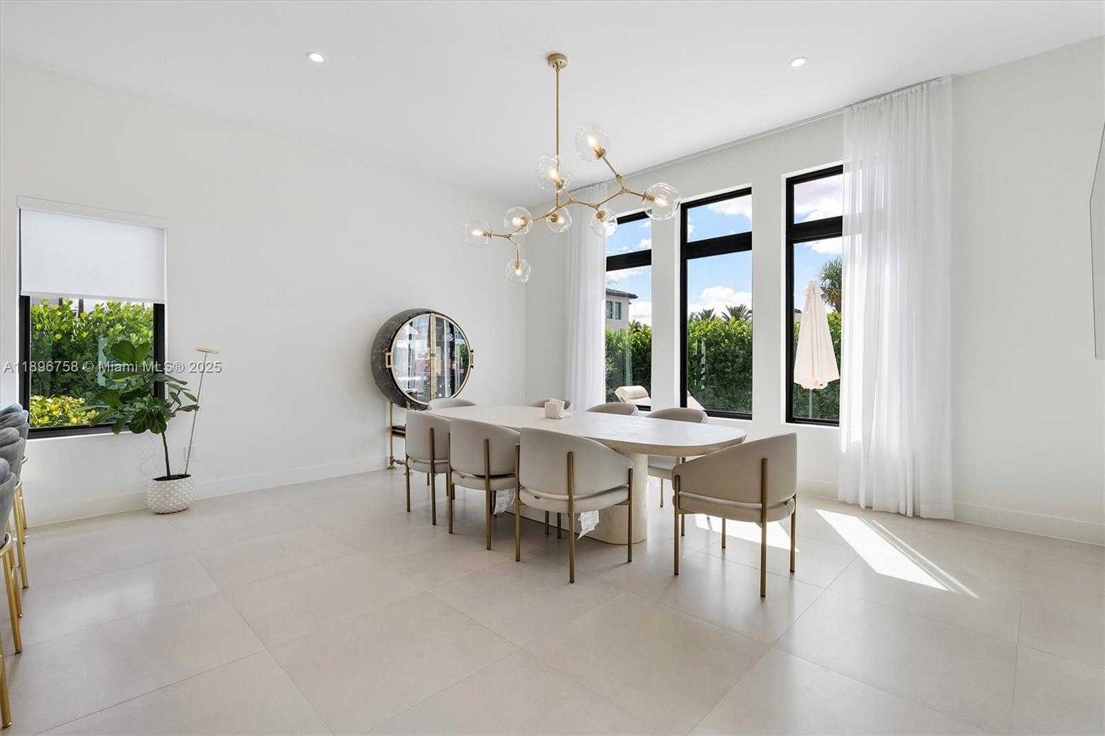 Small Image of 3502 NORTH ASHWOOD CIR N, Hollywood Number 12