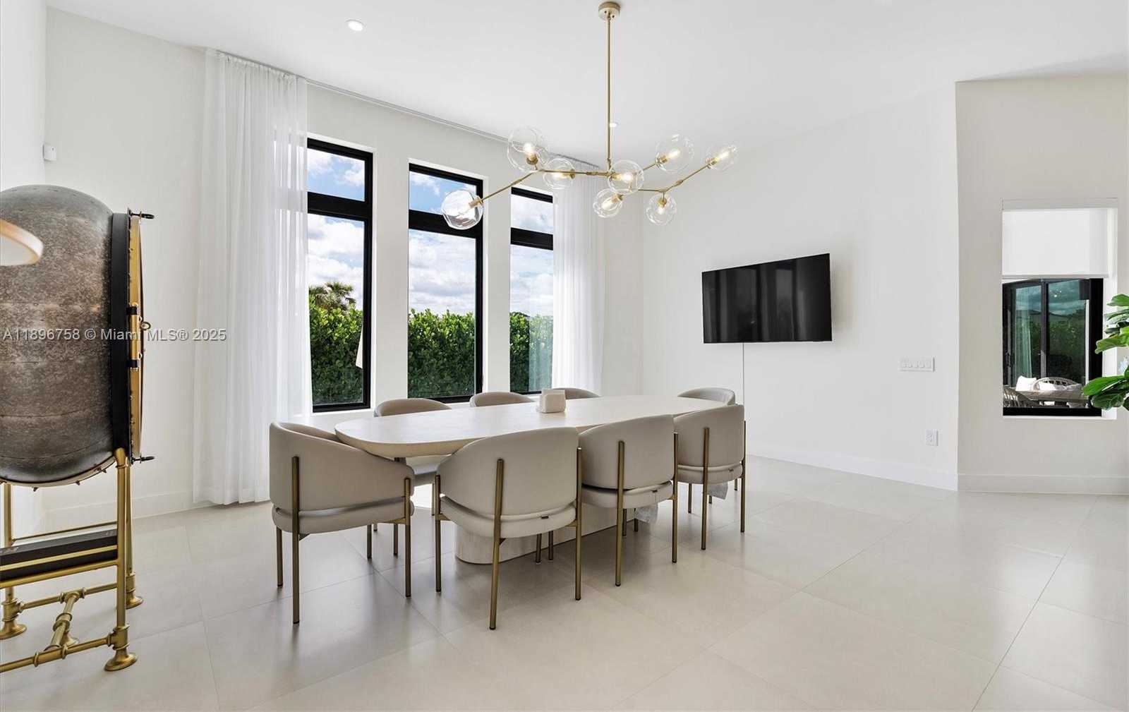 Small Image of 3502 NORTH ASHWOOD CIR N, Hollywood Number 13