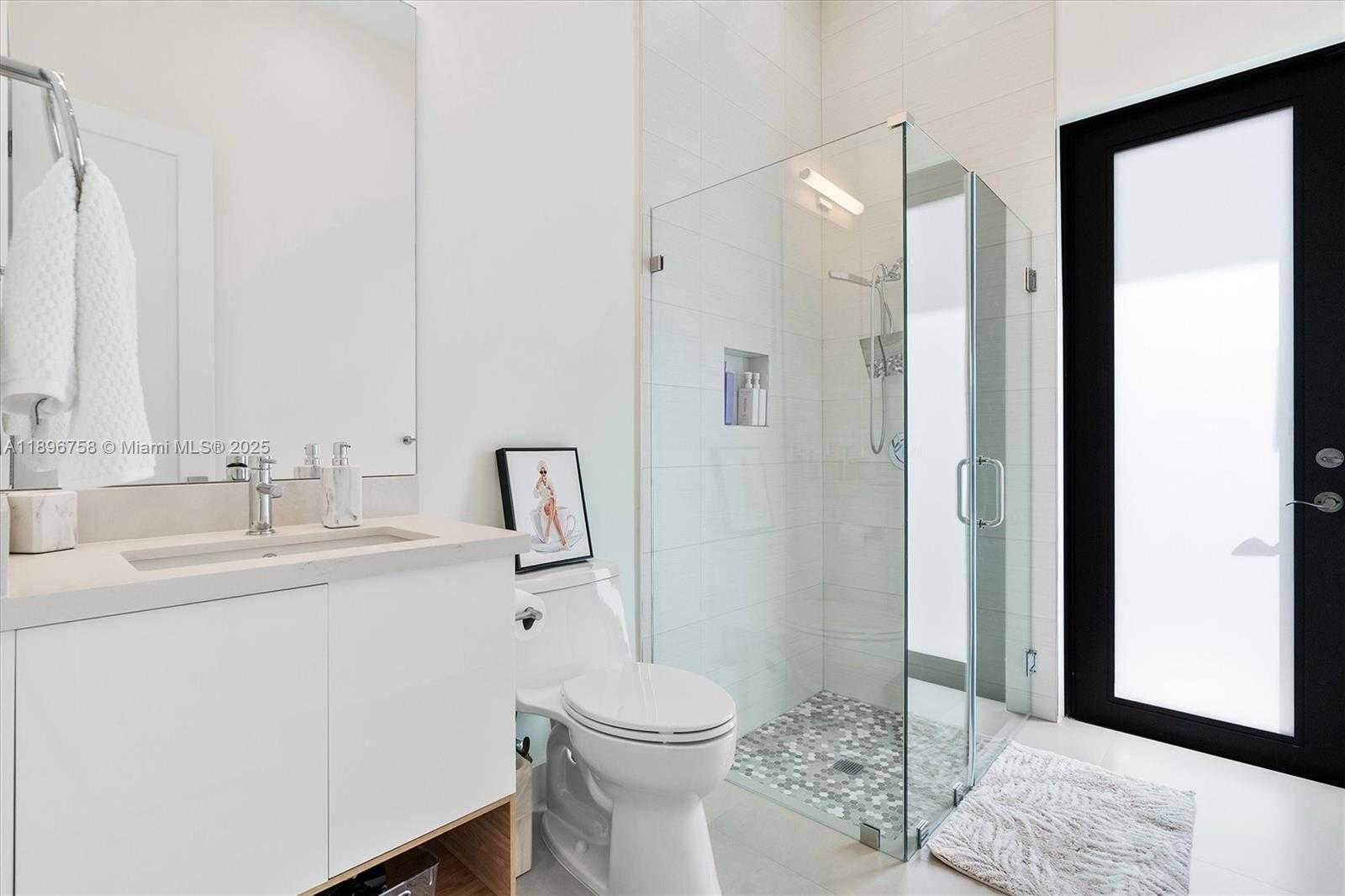 Small Image of 3502 NORTH ASHWOOD CIR N, Hollywood Number 16