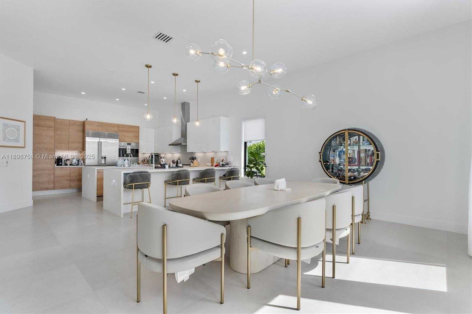 Small Image of 3502 NORTH ASHWOOD CIR N, Hollywood Number 17