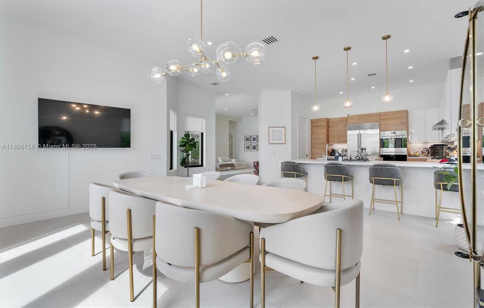 Small Image of 3502 NORTH ASHWOOD CIR N, Hollywood Number 18