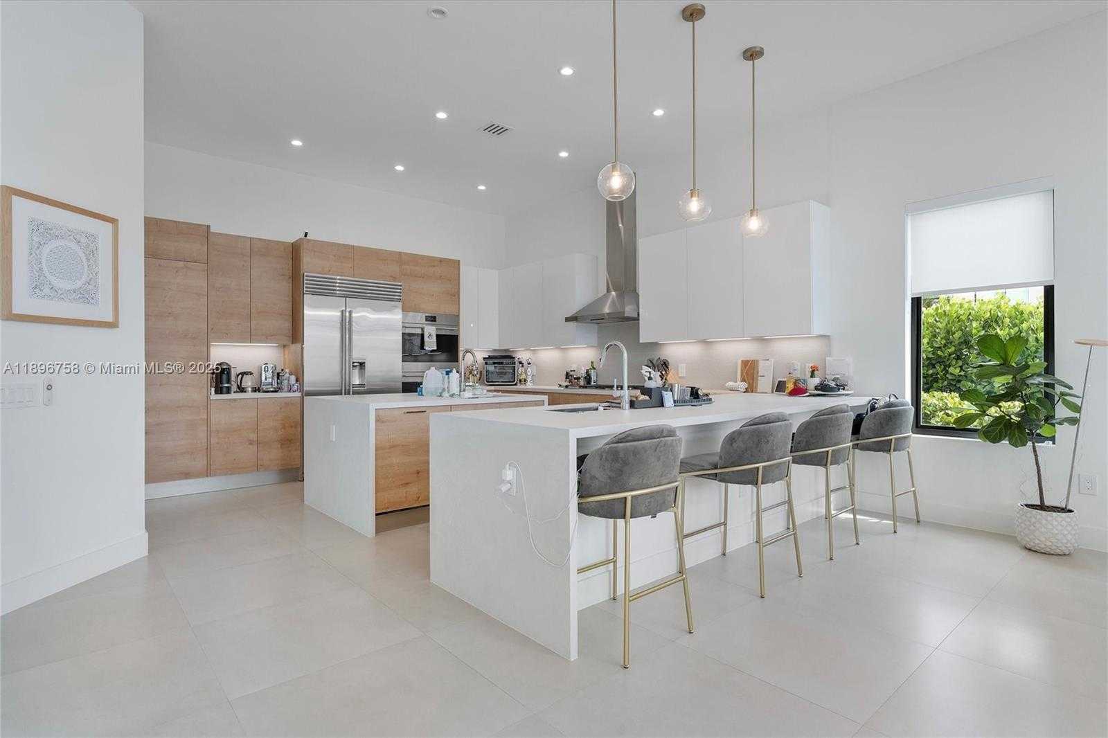 Small Image of 3502 NORTH ASHWOOD CIR N, Hollywood Number 19