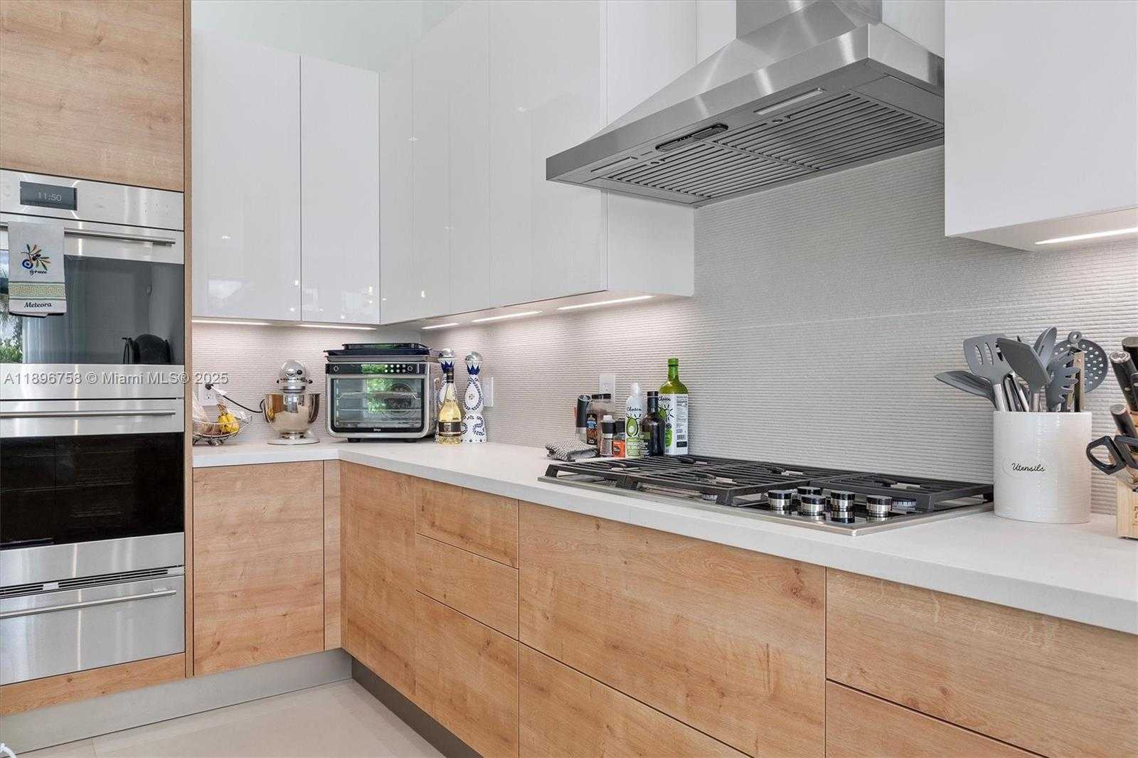 Small Image of 3502 NORTH ASHWOOD CIR N, Hollywood Number 22