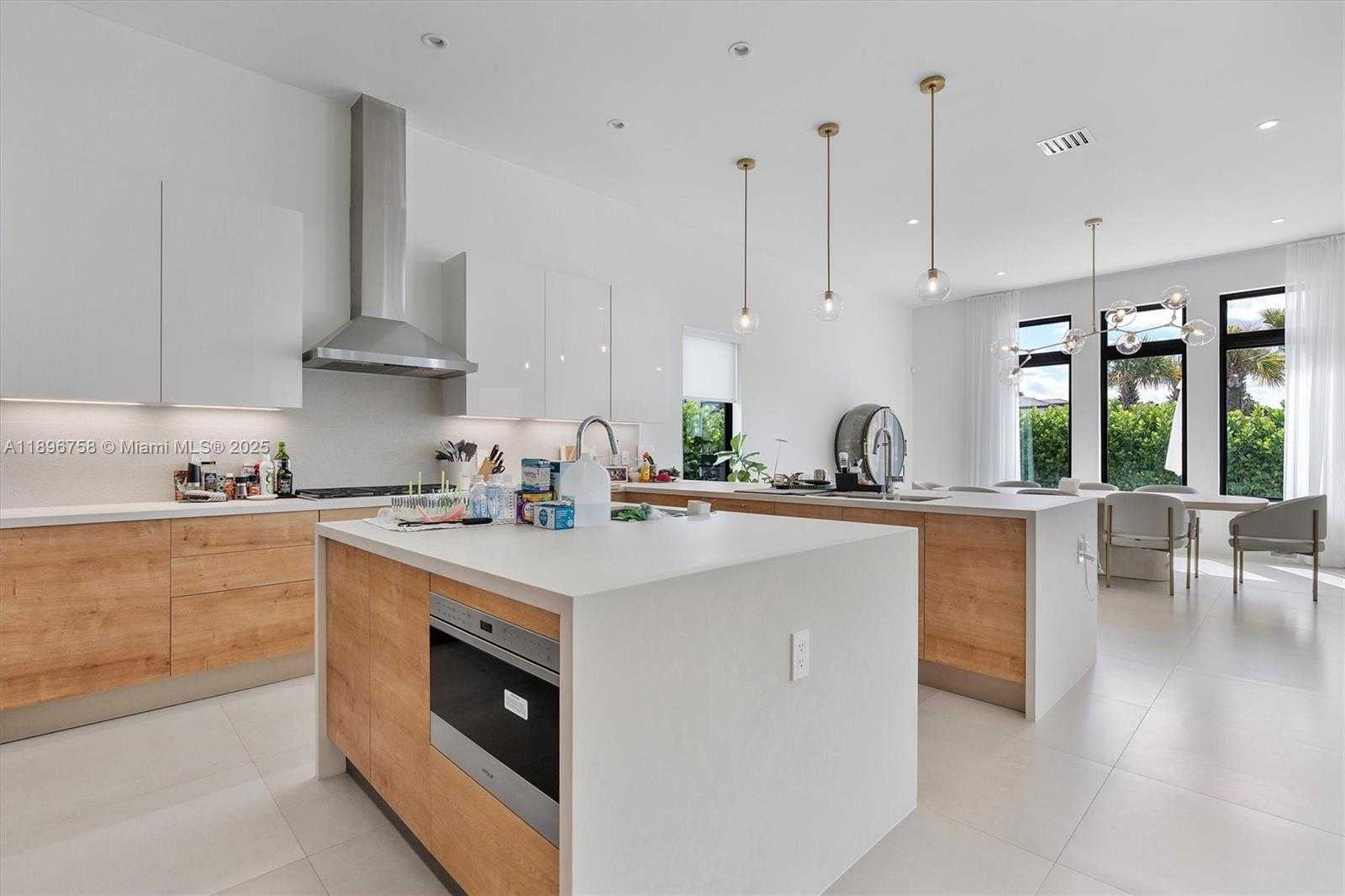 Small Image of 3502 NORTH ASHWOOD CIR N, Hollywood Number 24